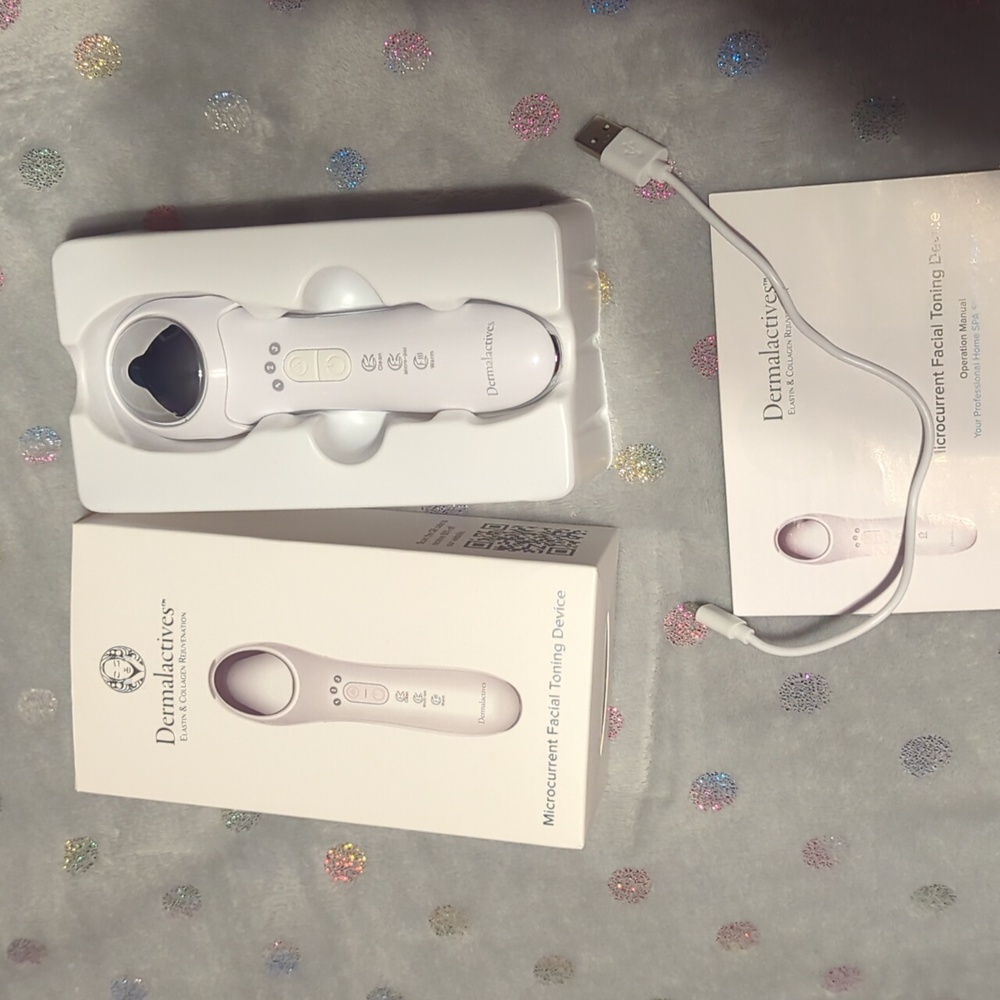 Dermalactives Microcurrent toning device